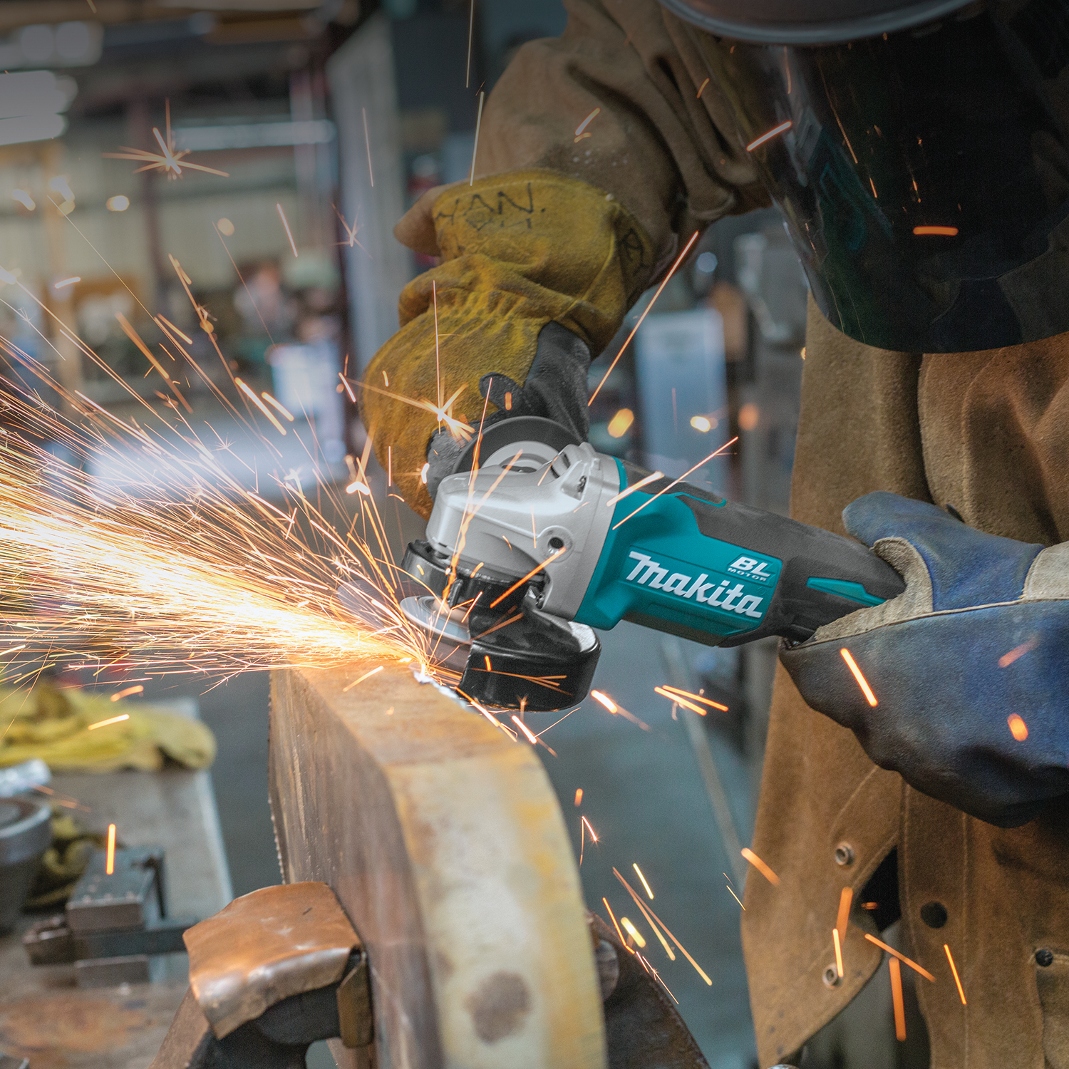 slide Makita® XAG11T